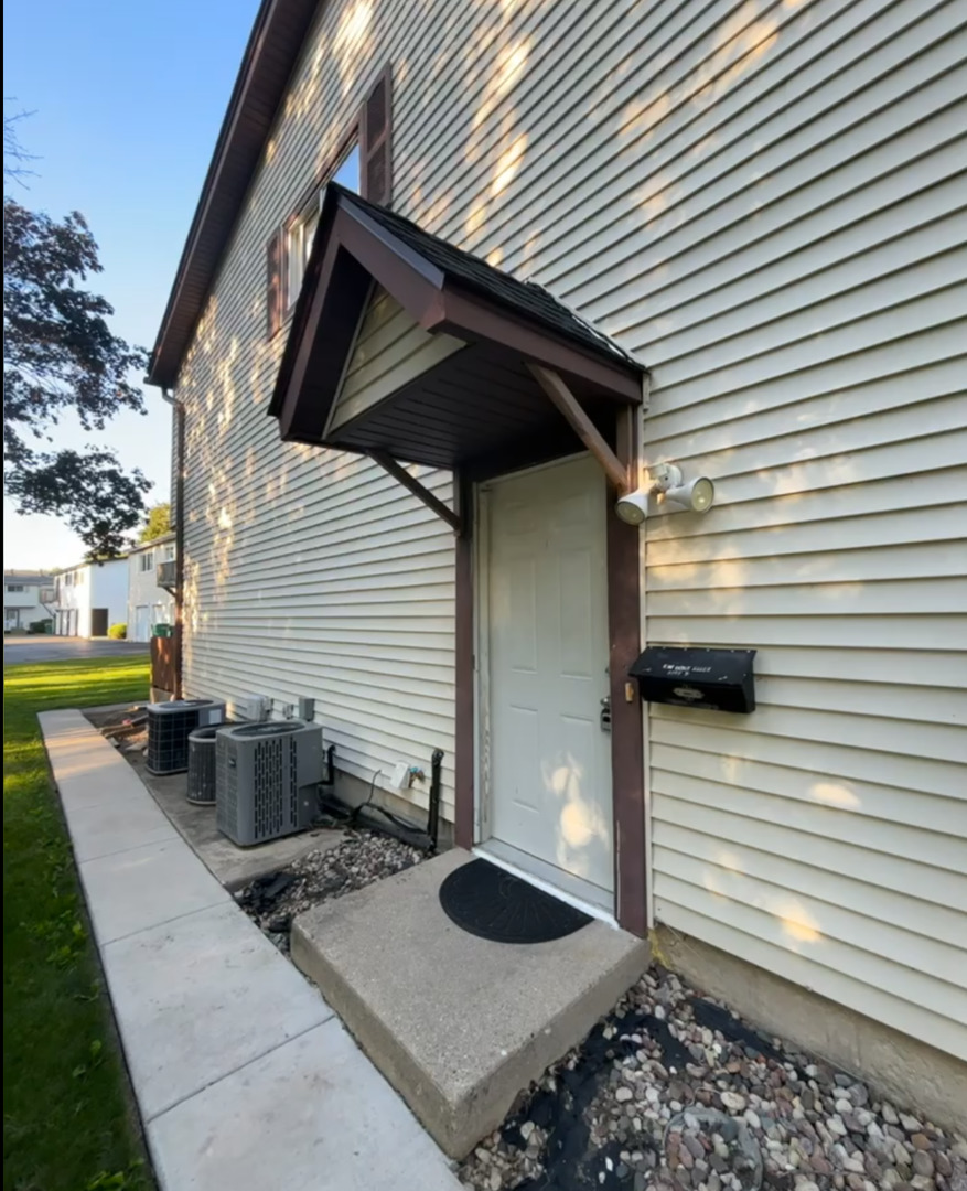 821 Gael Drive #D, Joliet, IL 60435