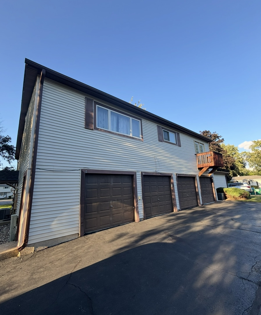 821 Gael Drive #D, Joliet, IL 60435