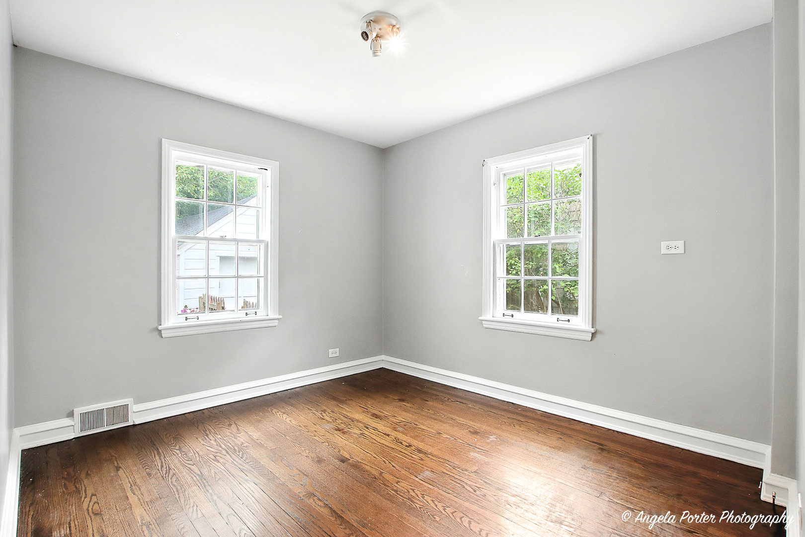 906 Pleasant Avenue, Highland Park, IL 60035