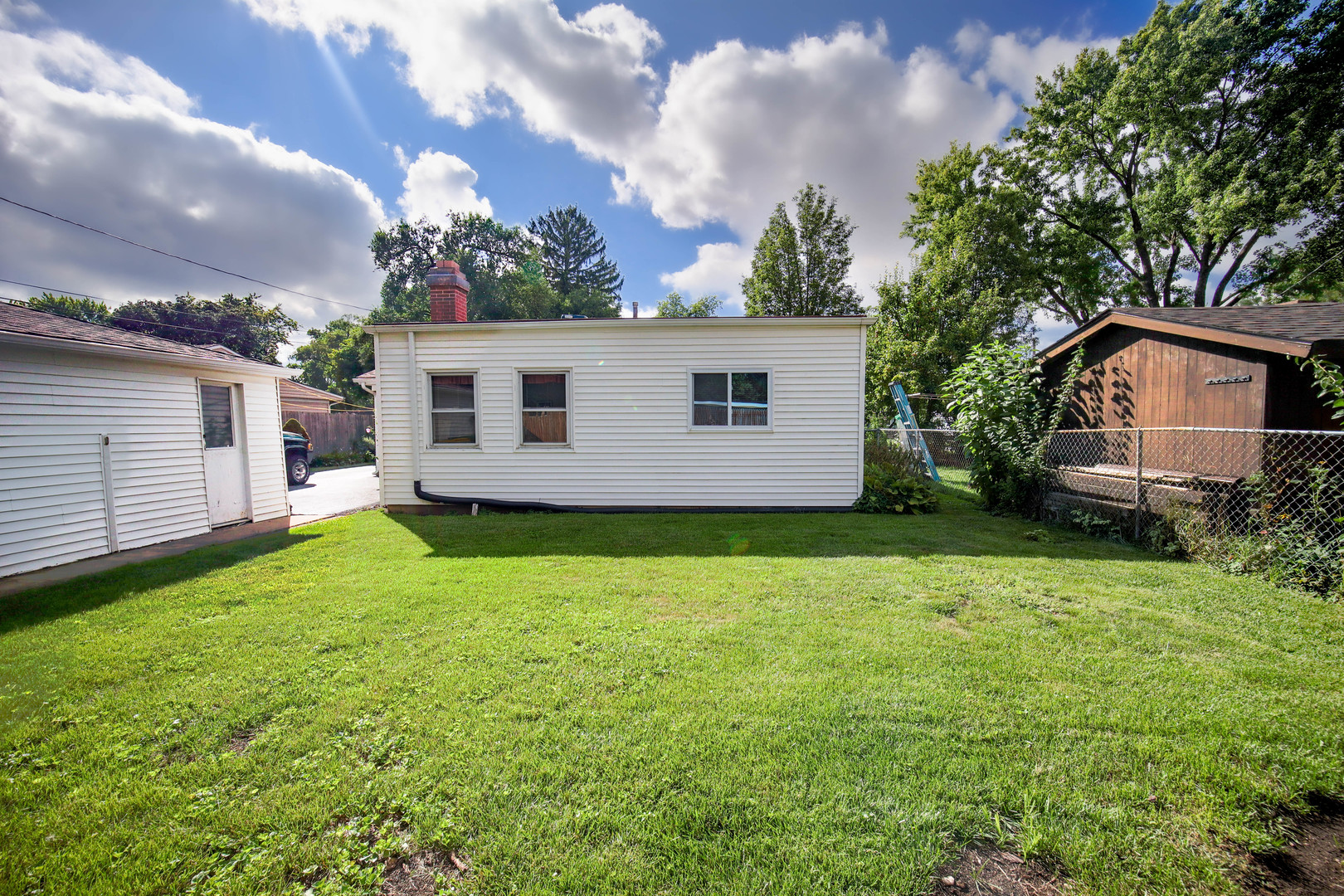 295 E Dennis Road, Wheeling, IL 60090