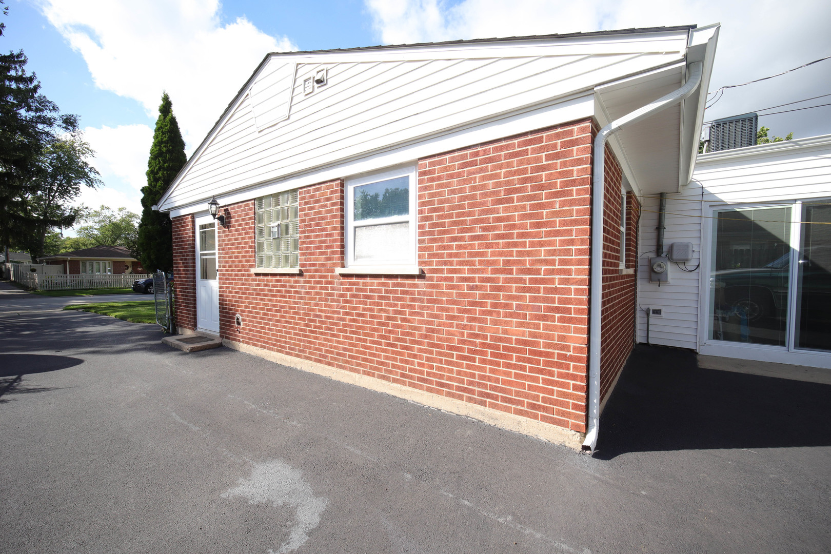 295 E Dennis Road, Wheeling, IL 60090