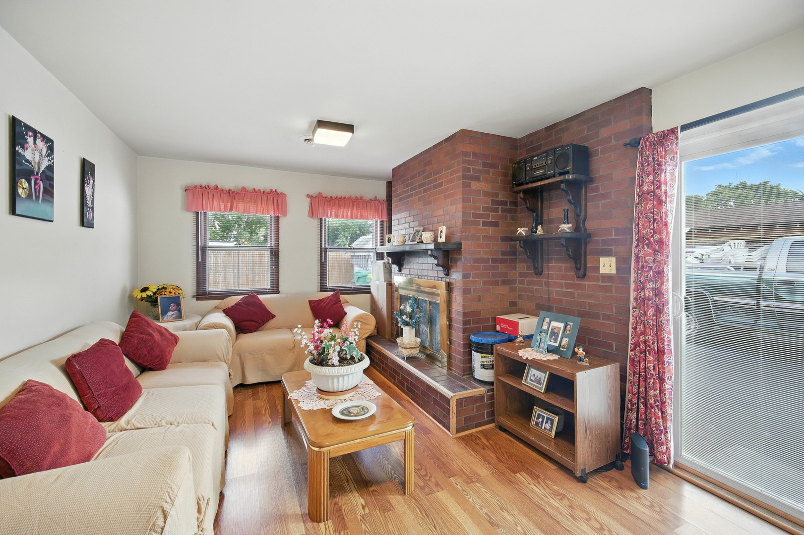 295 E Dennis Road, Wheeling, IL 60090
