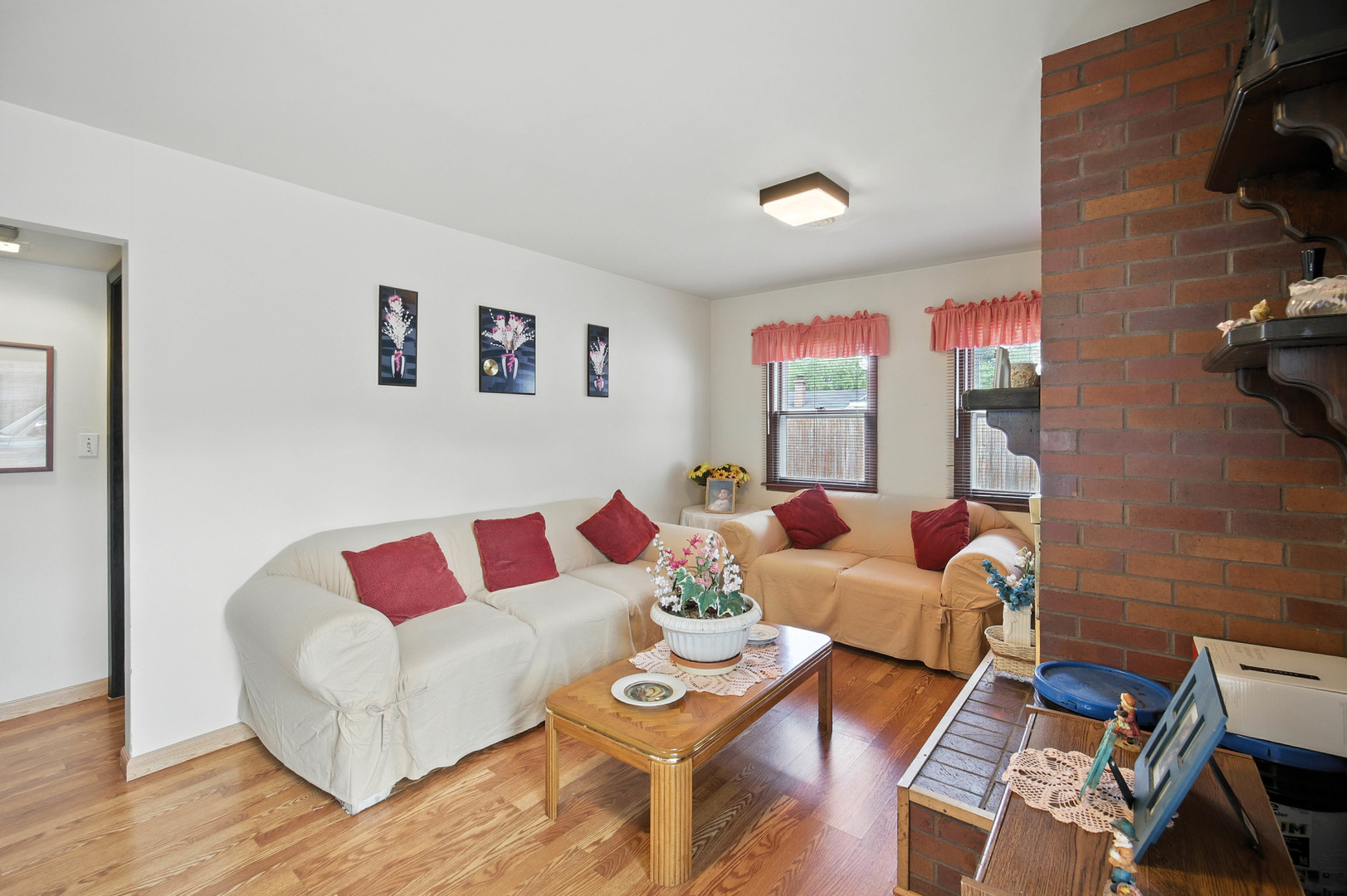 295 E Dennis Road, Wheeling, IL 60090