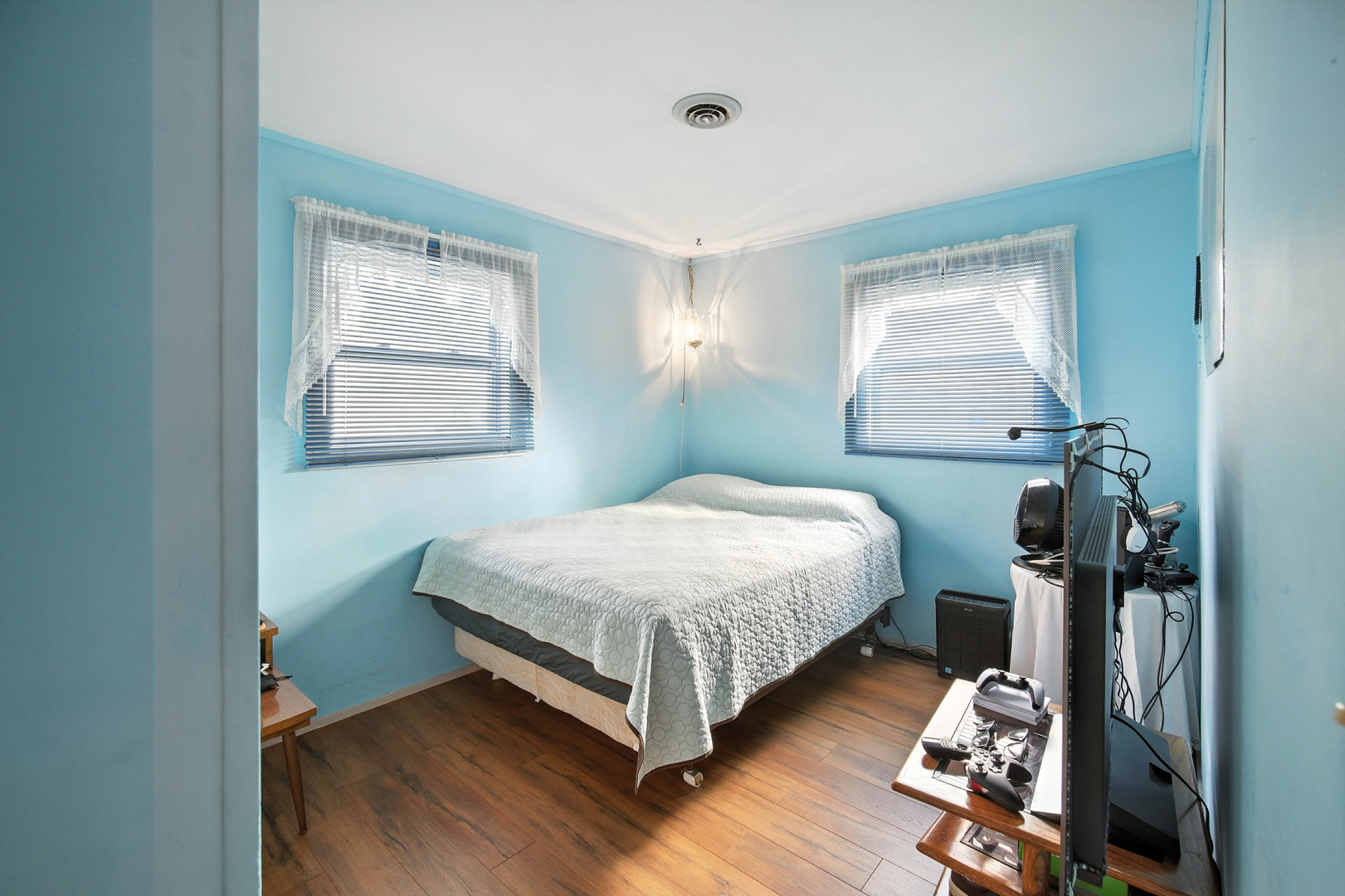 295 E Dennis Road, Wheeling, IL 60090