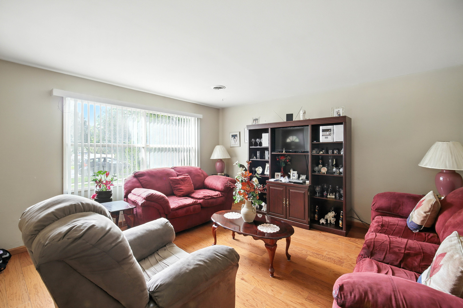 295 E Dennis Road, Wheeling, IL 60090