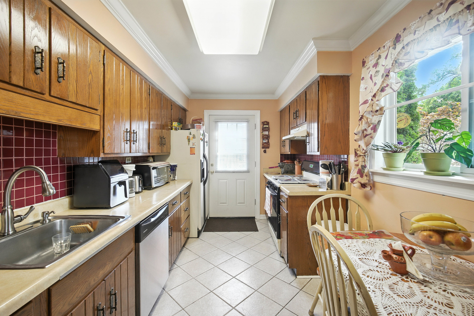 295 E Dennis Road, Wheeling, IL 60090