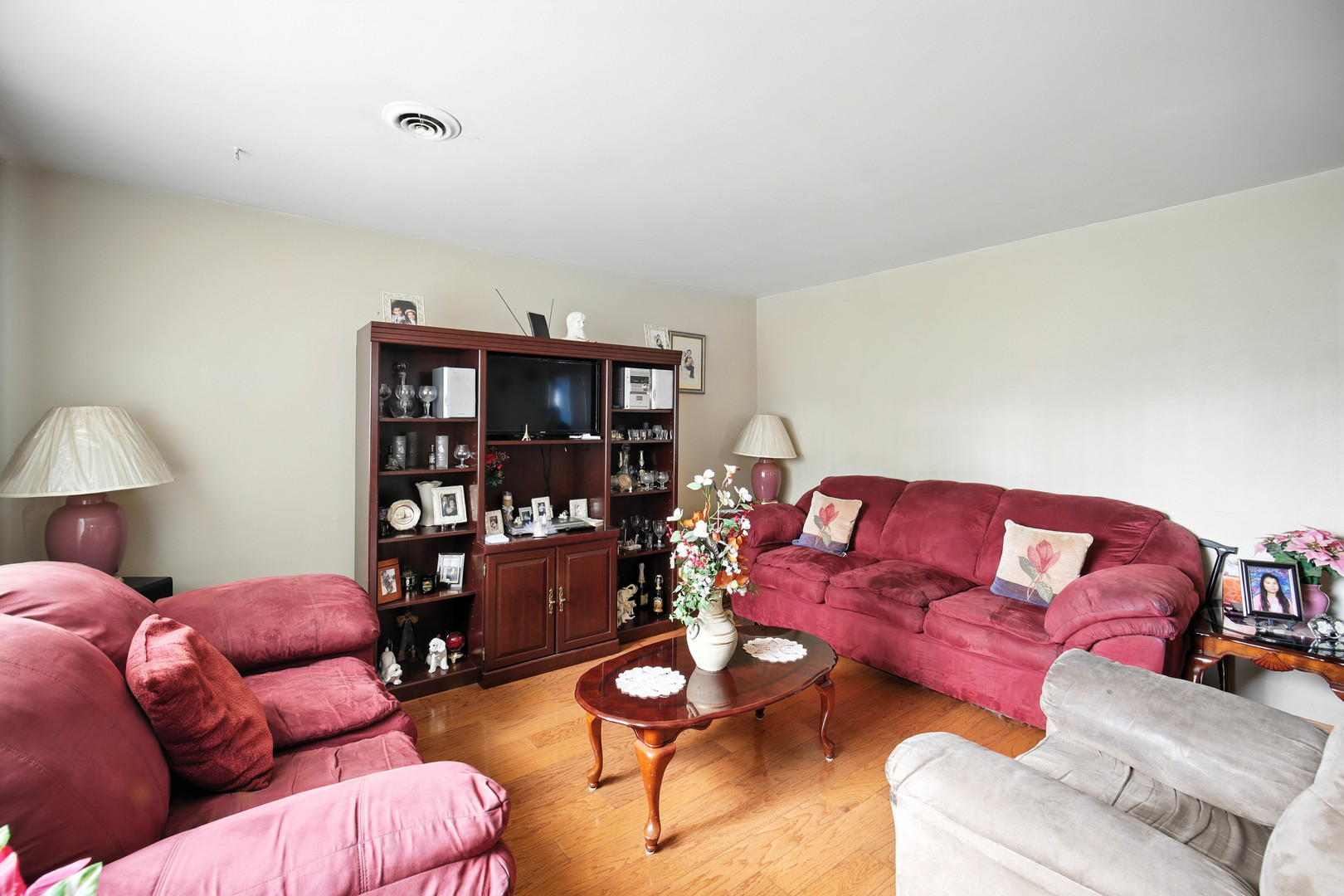295 E Dennis Road, Wheeling, IL 60090