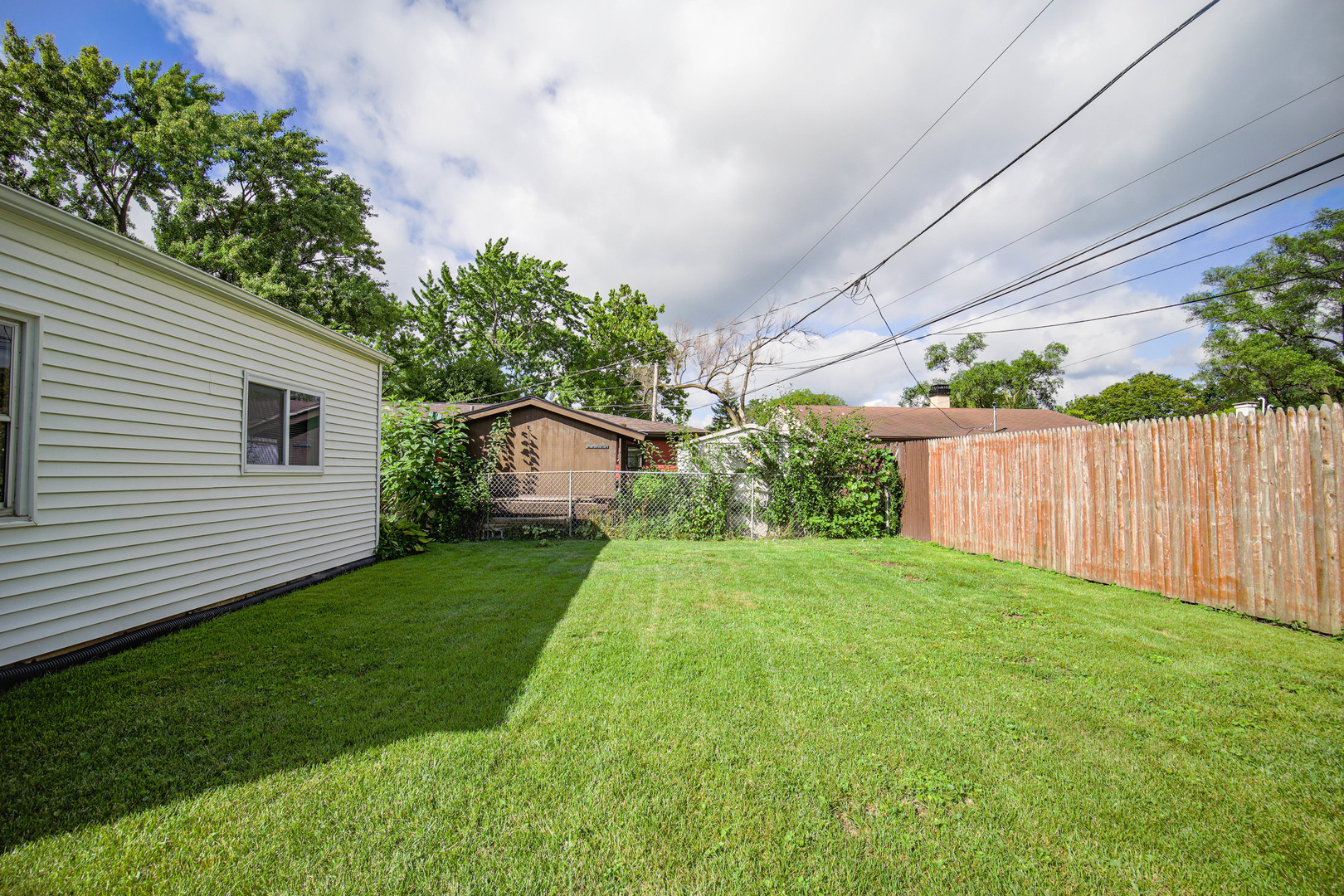 295 E Dennis Road, Wheeling, IL 60090