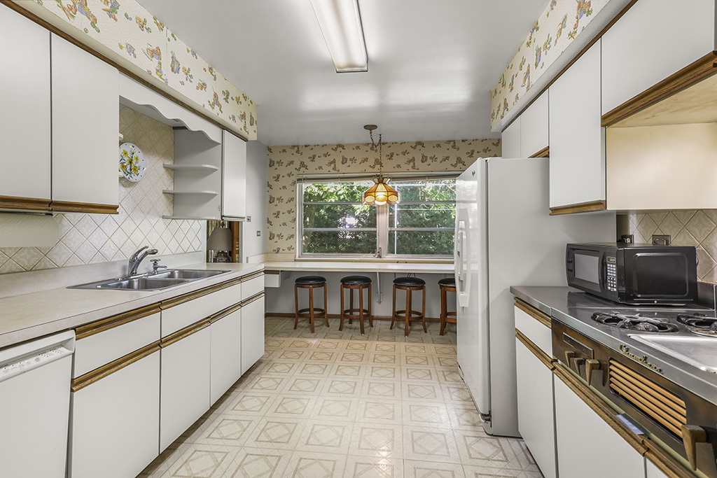 12422 S 70th Court, Palos Heights, IL 60463