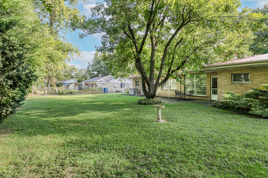 12422 S 70th Court, Palos Heights, IL 60463