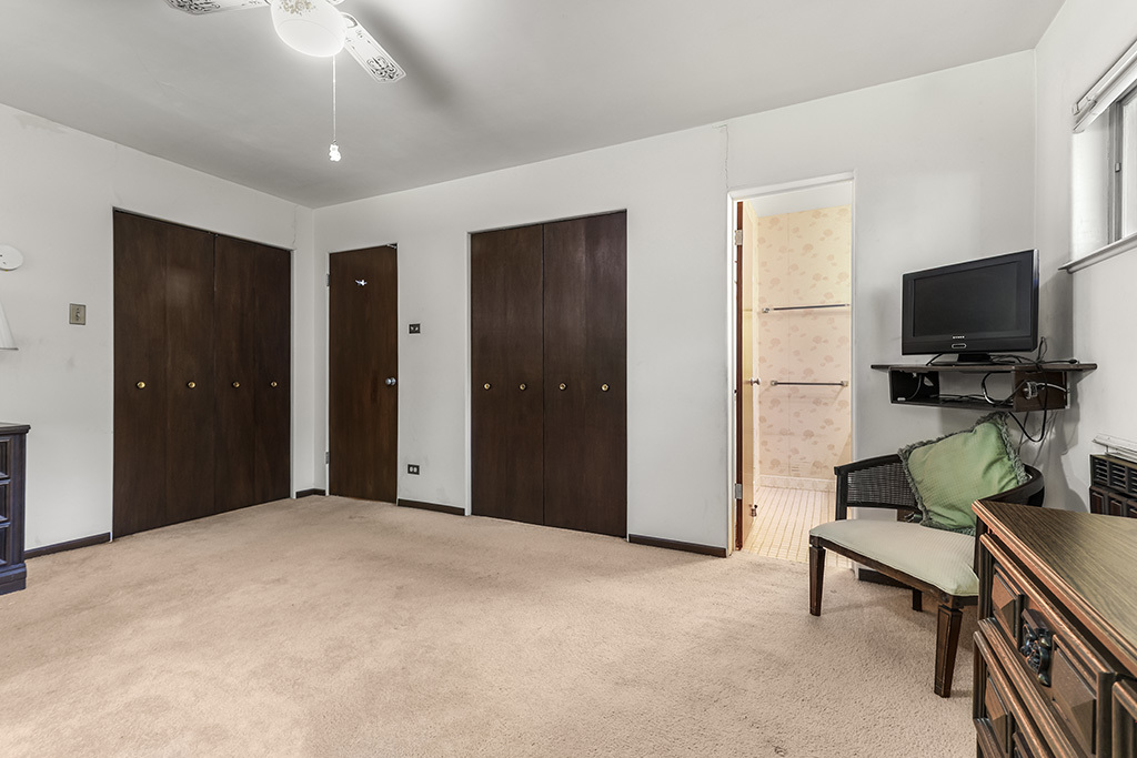 12422 S 70th Court, Palos Heights, IL 60463