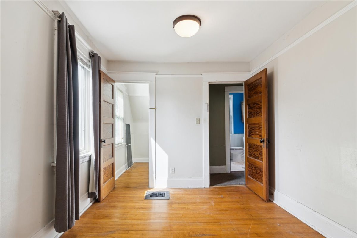 3240 East Avenue, Berwyn, IL 60402