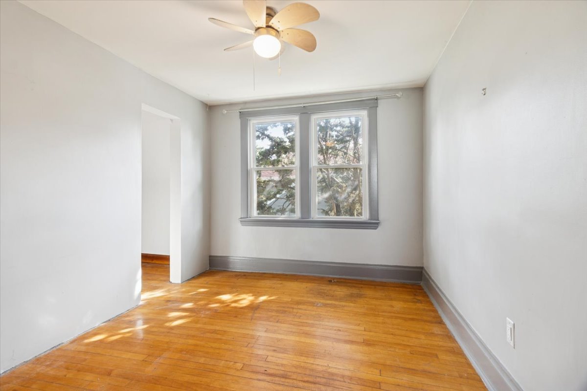 3240 East Avenue, Berwyn, IL 60402