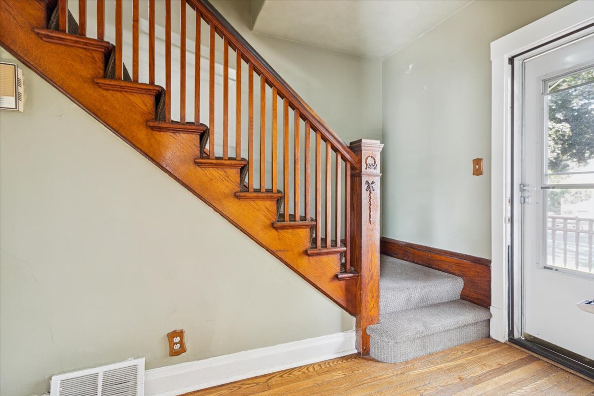 3240 East Avenue, Berwyn, IL 60402