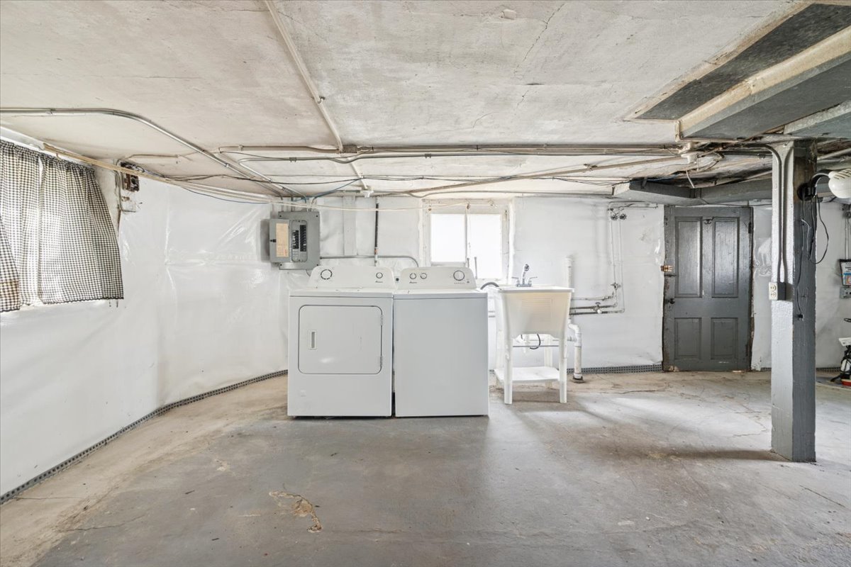 3240 East Avenue, Berwyn, IL 60402