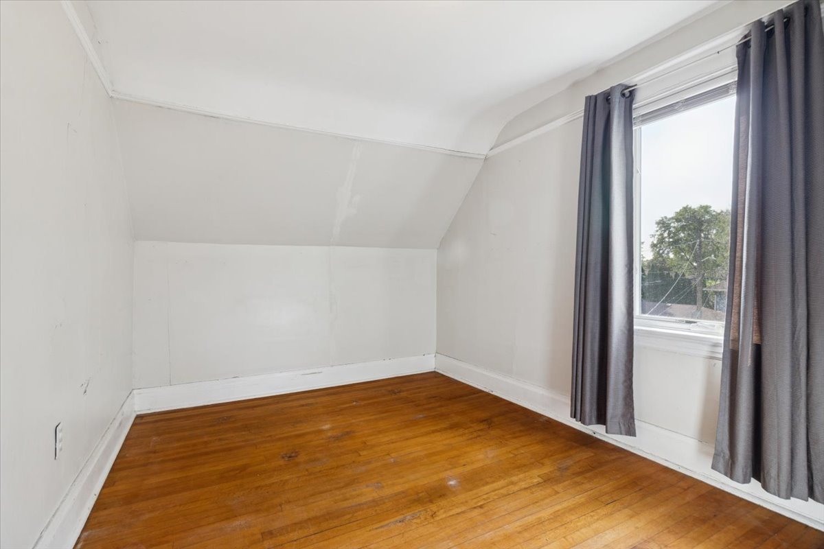 3240 East Avenue, Berwyn, IL 60402