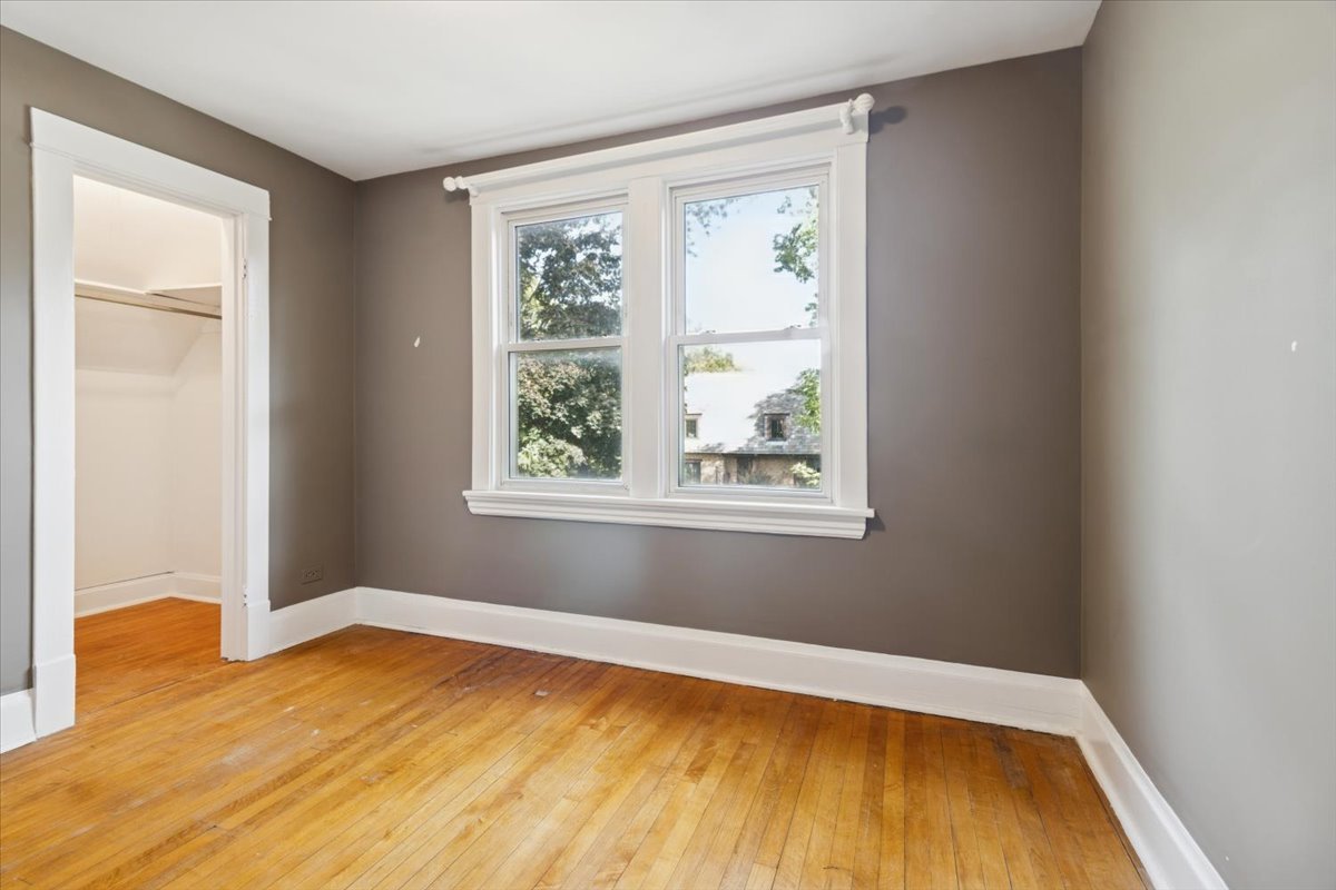 3240 East Avenue, Berwyn, IL 60402