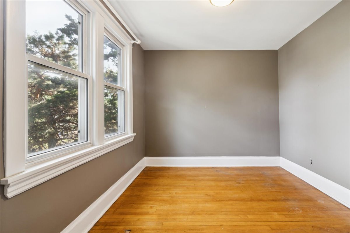 3240 East Avenue, Berwyn, IL 60402