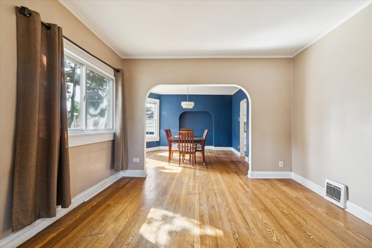 3240 East Avenue, Berwyn, IL 60402