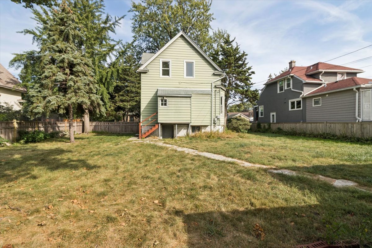 3240 East Avenue, Berwyn, IL 60402