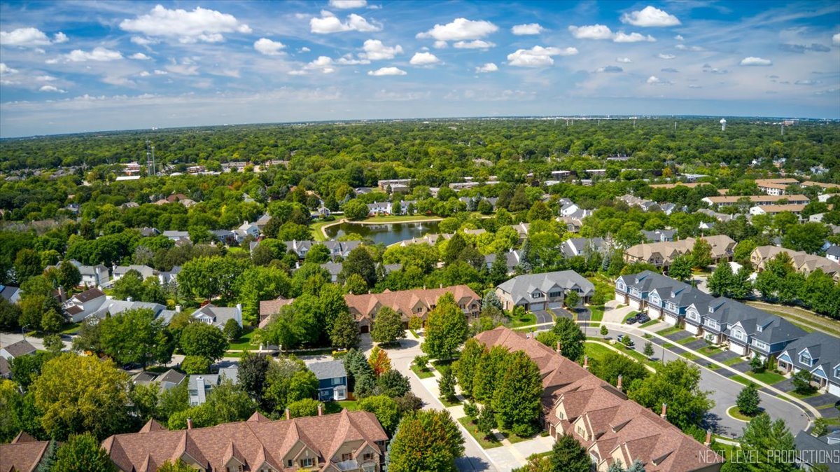 607 Bourbon Lane, Naperville, IL 60565