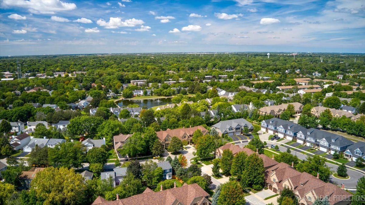 607 Bourbon Lane, Naperville, IL 60565
