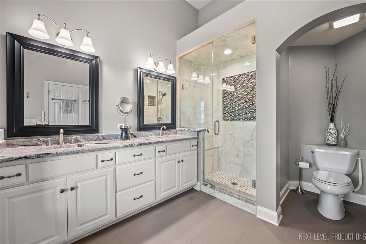 607 Bourbon Lane, Naperville, IL 60565