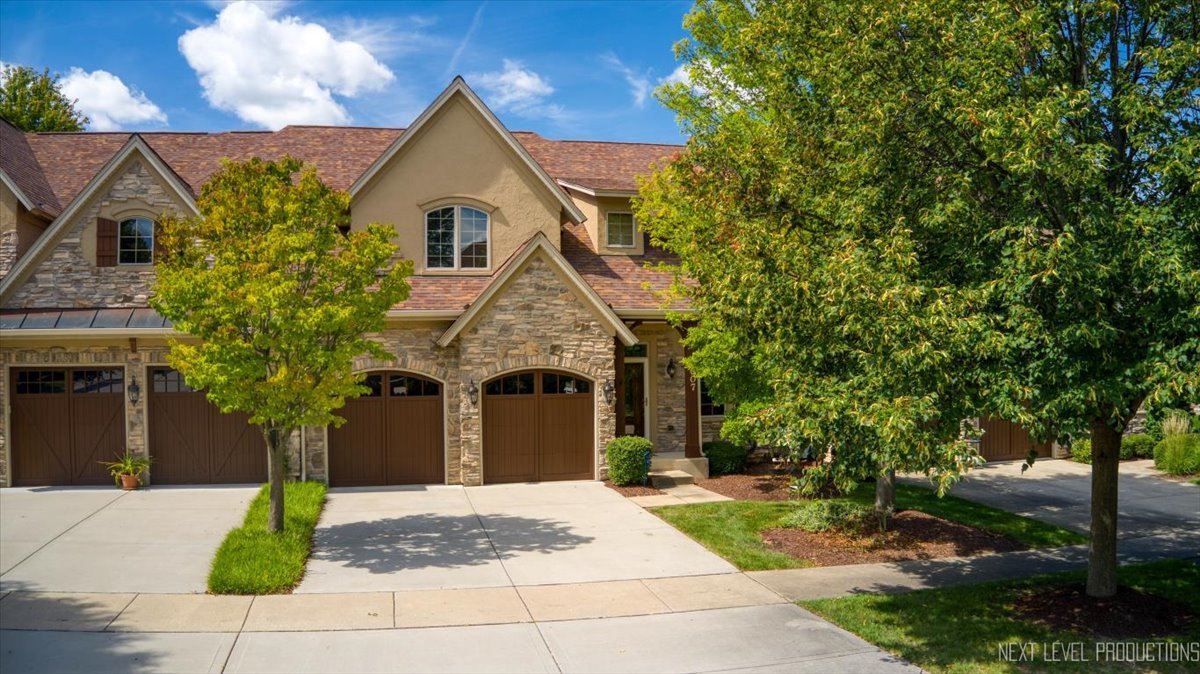 607 Bourbon Lane, Naperville, IL 60565