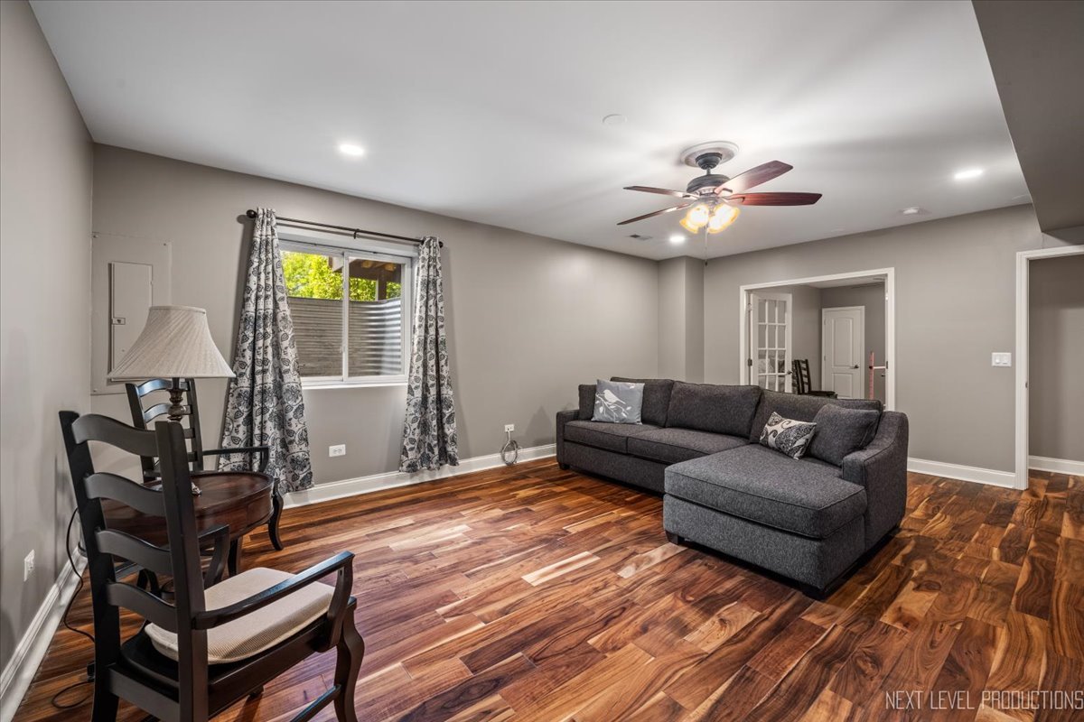 607 Bourbon Lane, Naperville, IL 60565