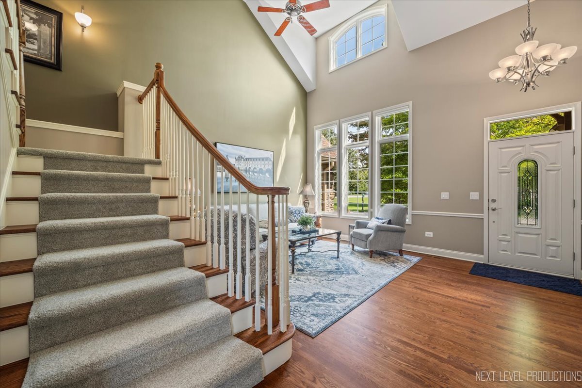 607 Bourbon Lane, Naperville, IL 60565