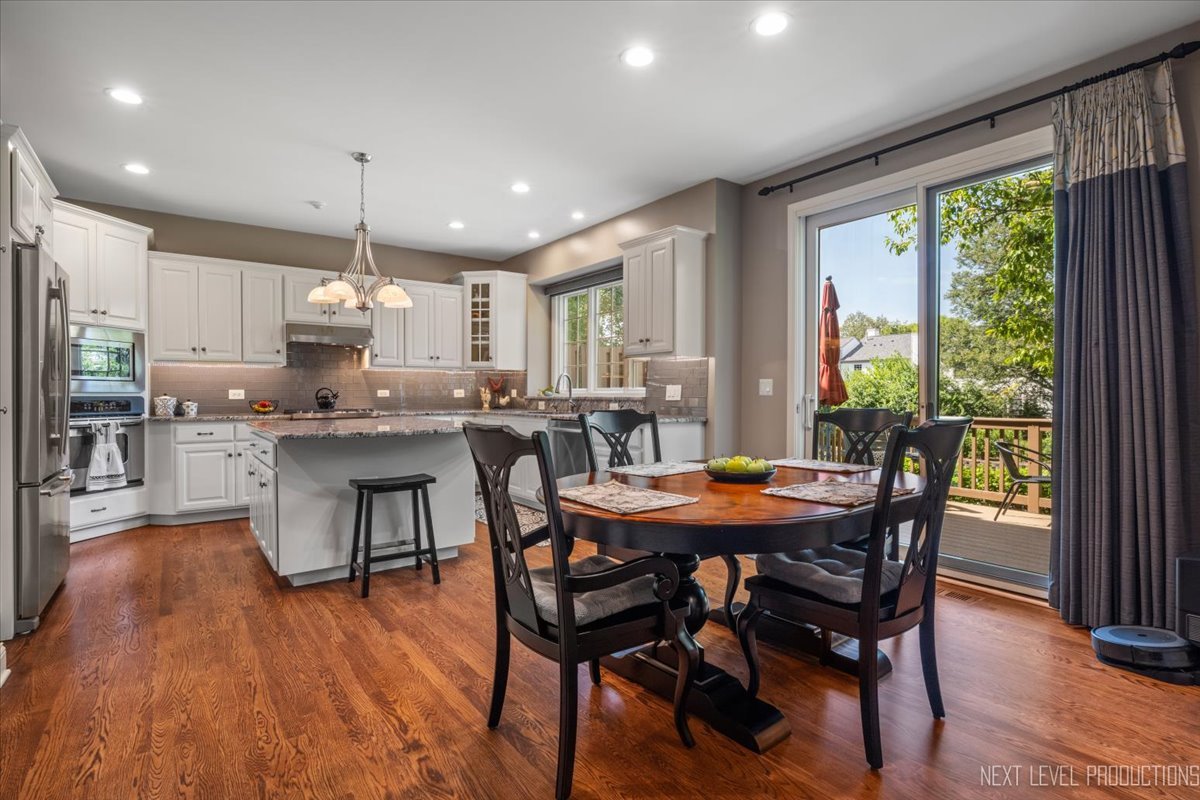 607 Bourbon Lane, Naperville, IL 60565