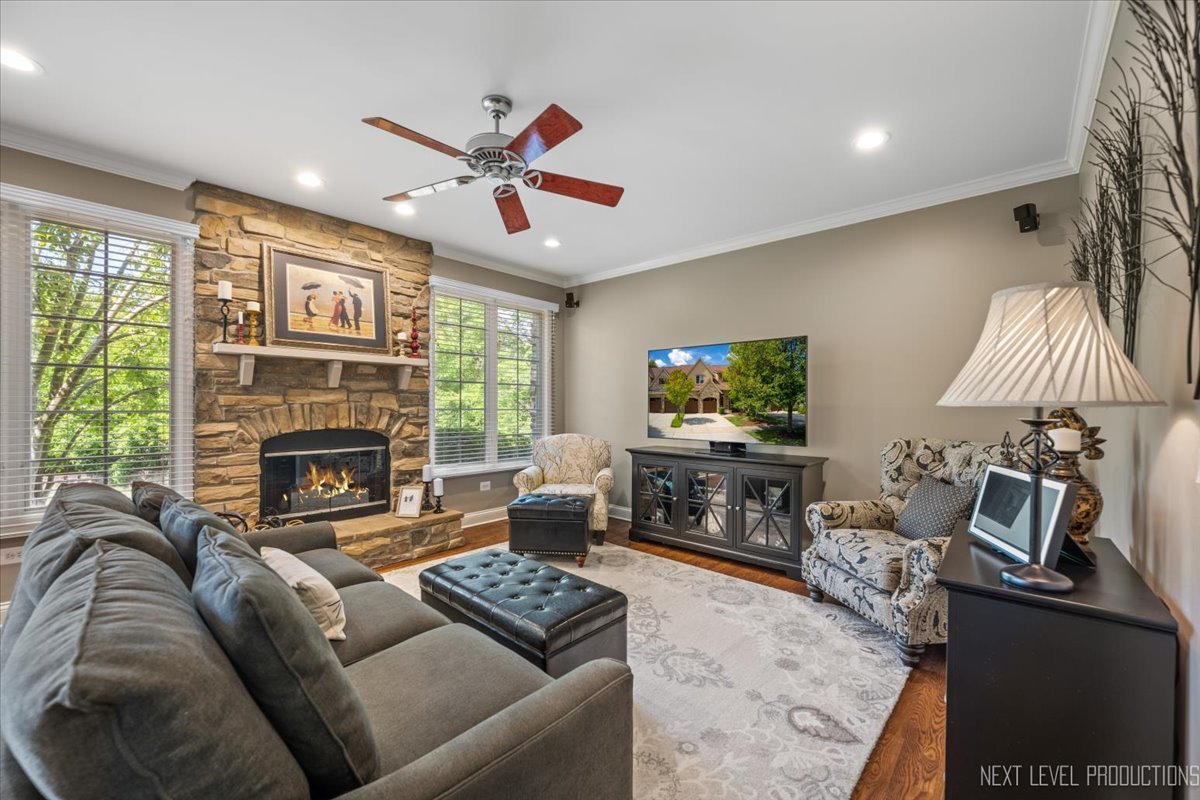 607 Bourbon Lane, Naperville, IL 60565