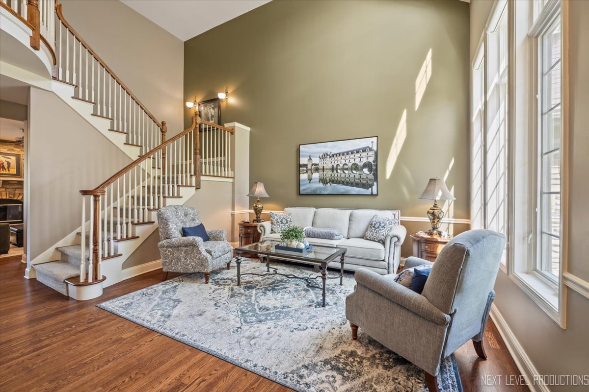 607 Bourbon Lane, Naperville, IL 60565