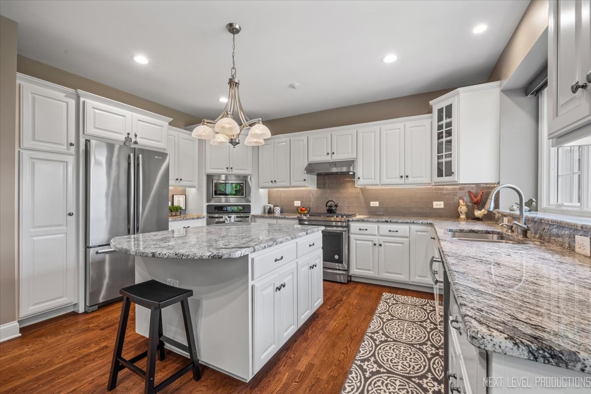 607 Bourbon Lane, Naperville, IL 60565