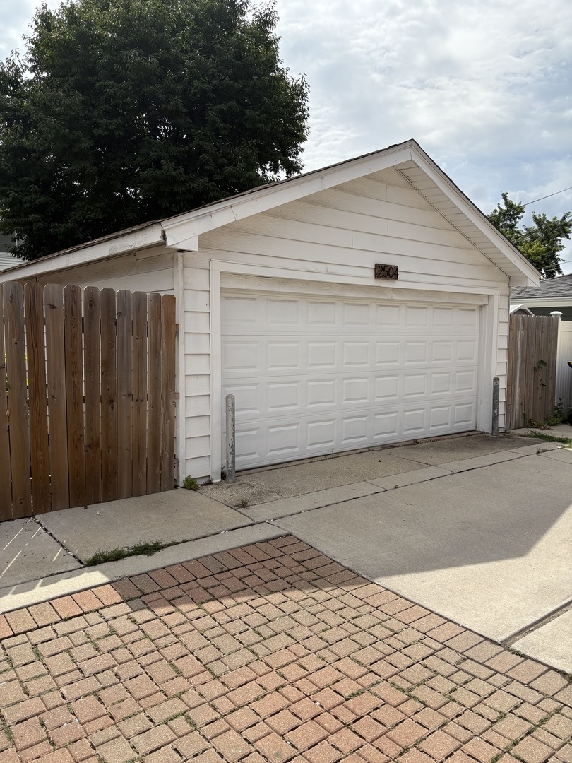 2504 N Budd Street, River Grove, IL 60171