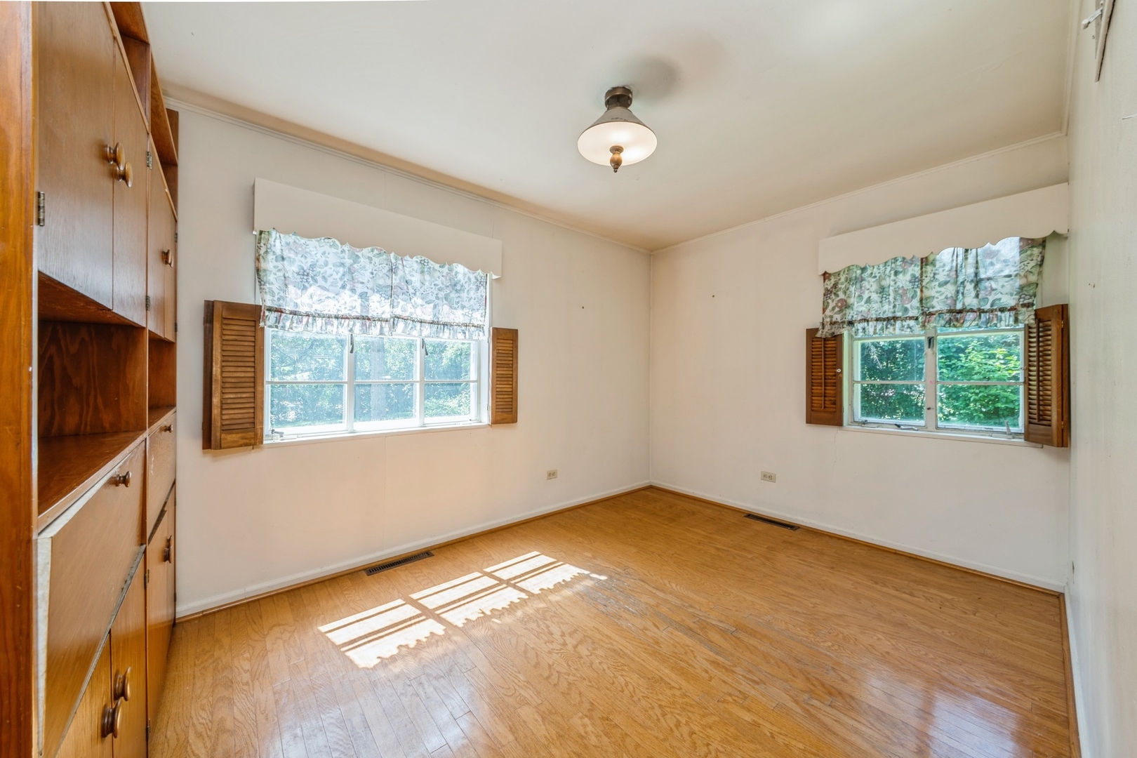 4N051 Wood Dale Road, Addison, IL 60101