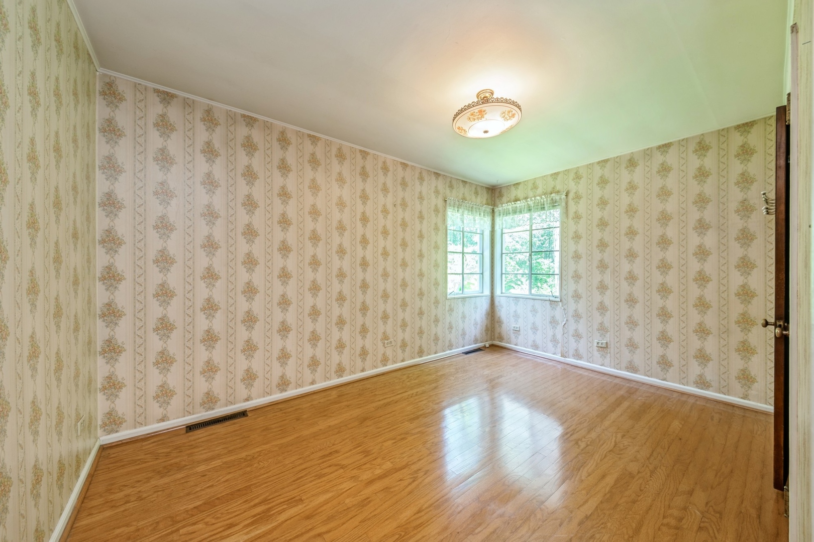 4N051 Wood Dale Road, Addison, IL 60101