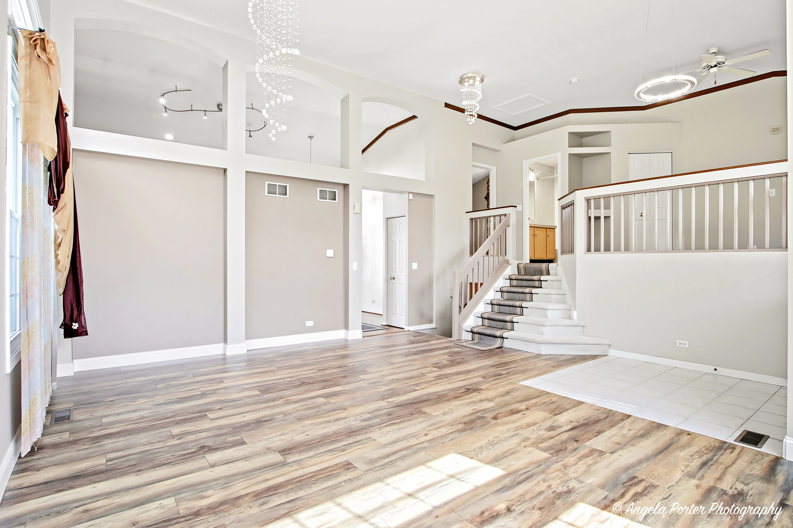 374 W Boxwood Court, Round Lake, IL 60073