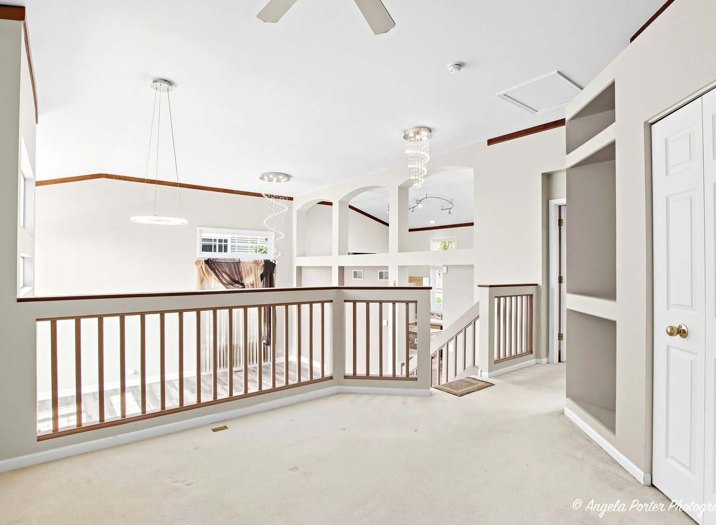 374 W Boxwood Court, Round Lake, IL 60073