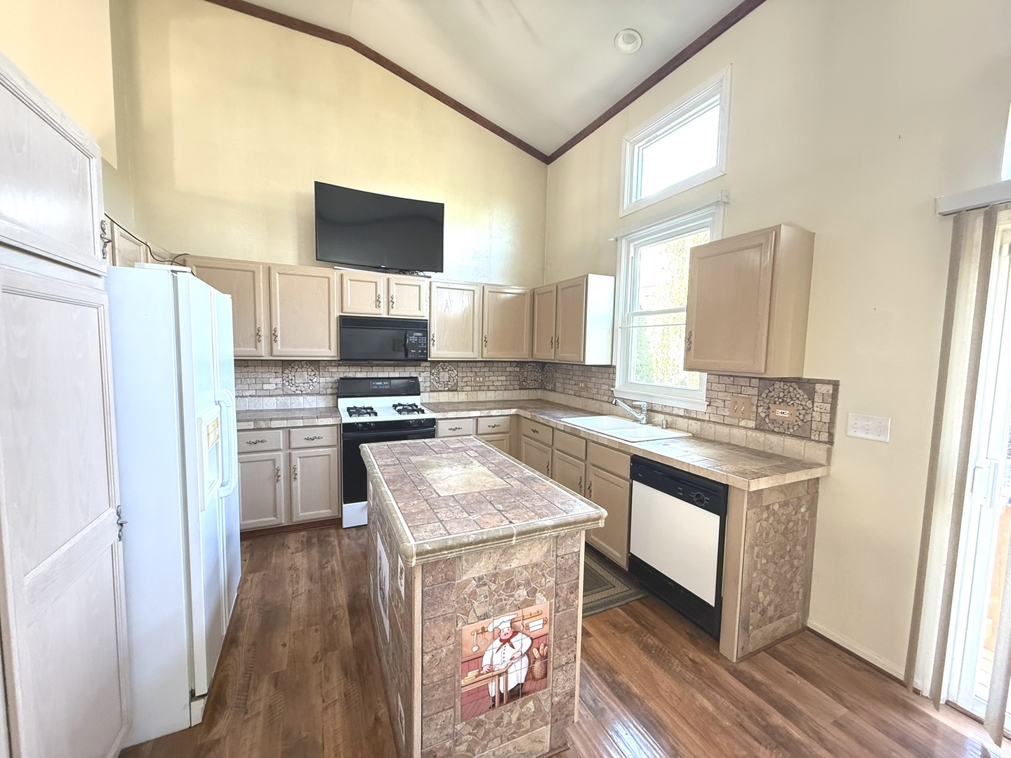 374 W Boxwood Court, Round Lake, IL 60073