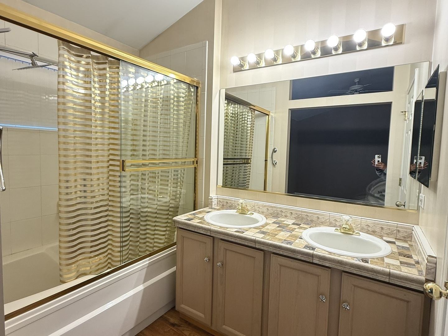 374 W Boxwood Court, Round Lake, IL 60073
