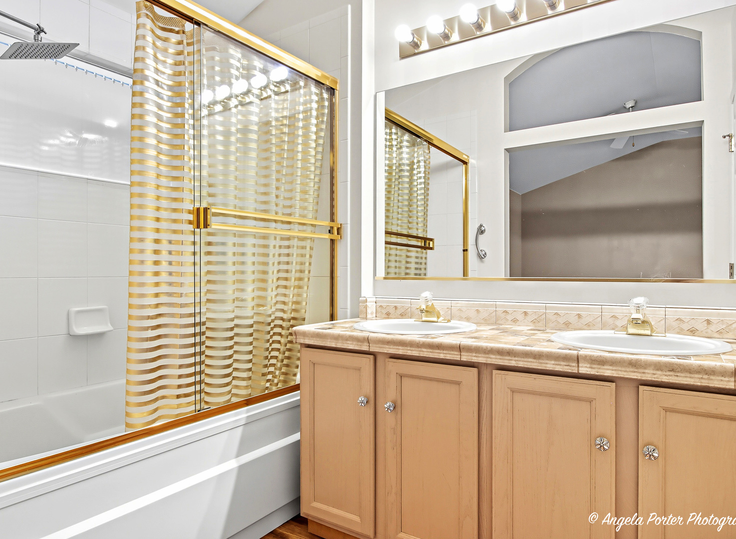 374 W Boxwood Court, Round Lake, IL 60073