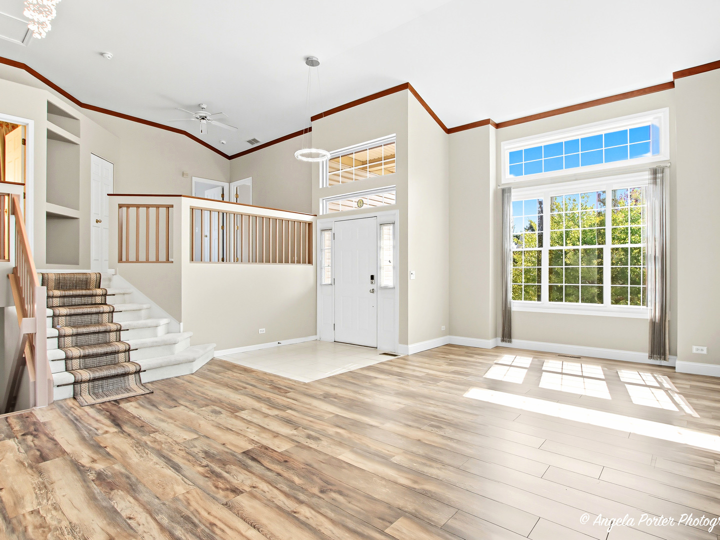 374 W Boxwood Court, Round Lake, IL 60073