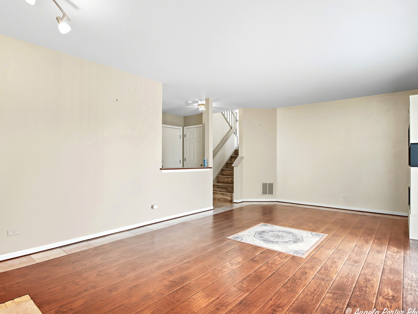 374 W Boxwood Court, Round Lake, IL 60073