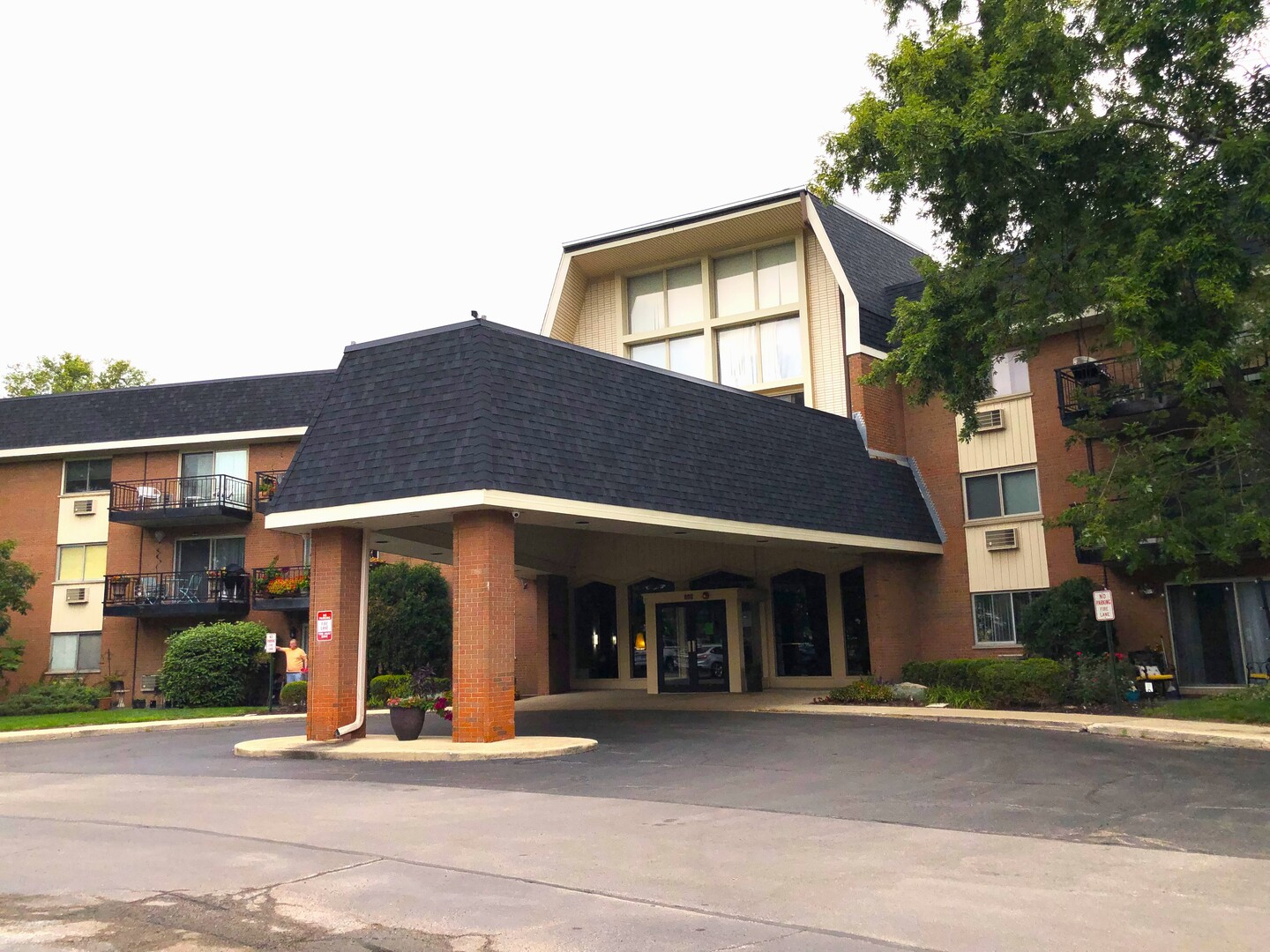 1188 Royal Glen Drive #101W, Glen Ellyn, IL 60137