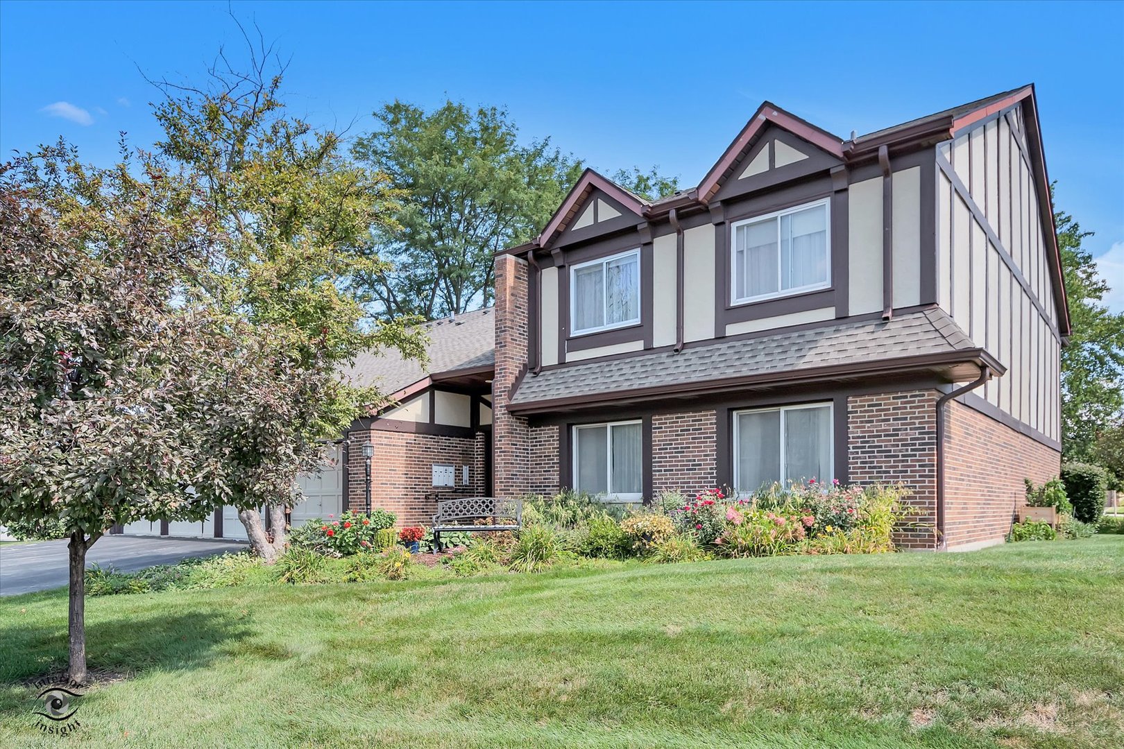 423 Ramblewood Drive #D, Glen Ellyn, IL 60137