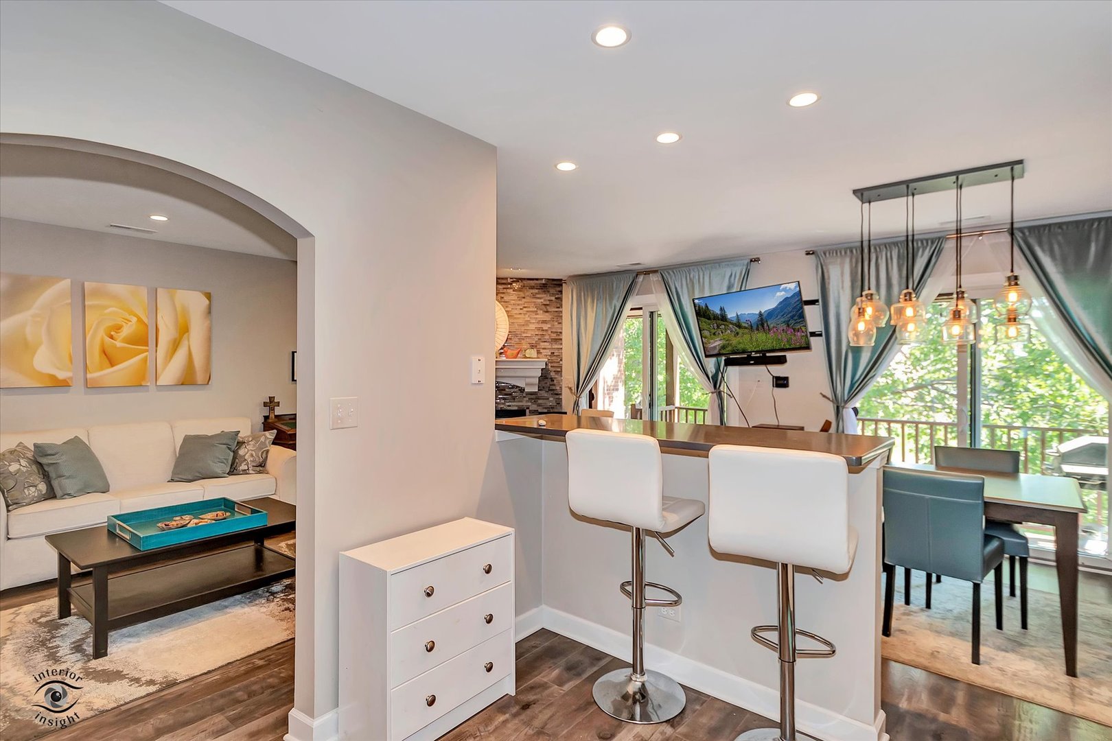 423 Ramblewood Drive #D, Glen Ellyn, IL 60137