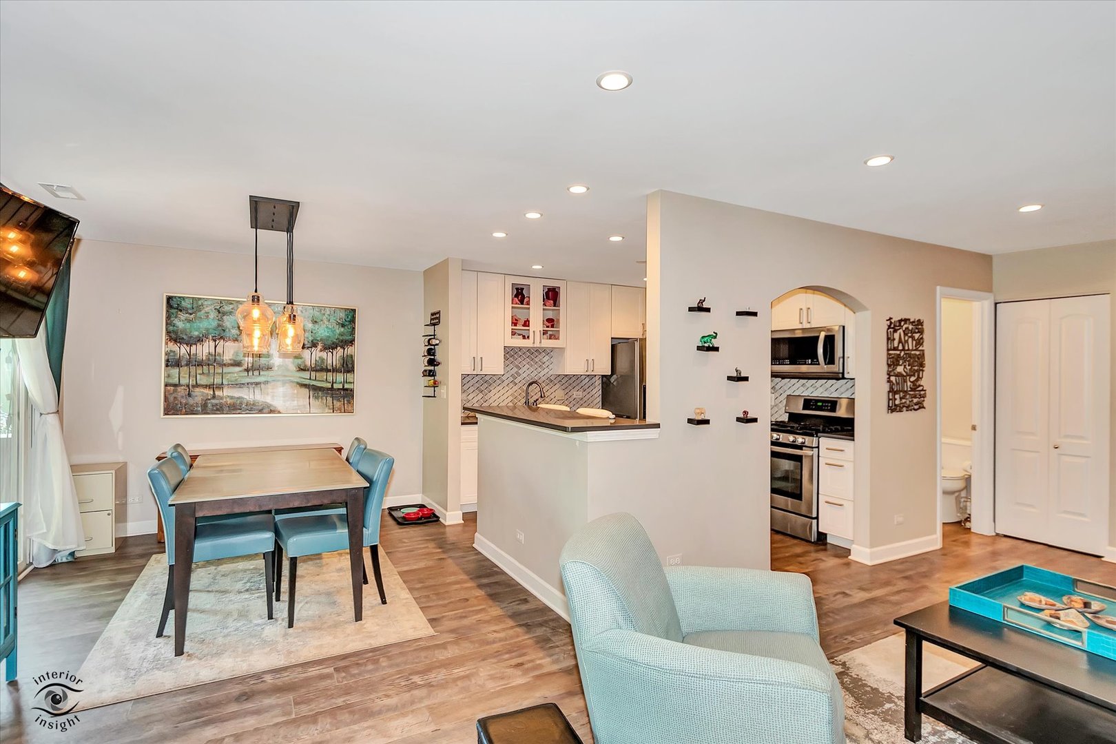 423 Ramblewood Drive #D, Glen Ellyn, IL 60137