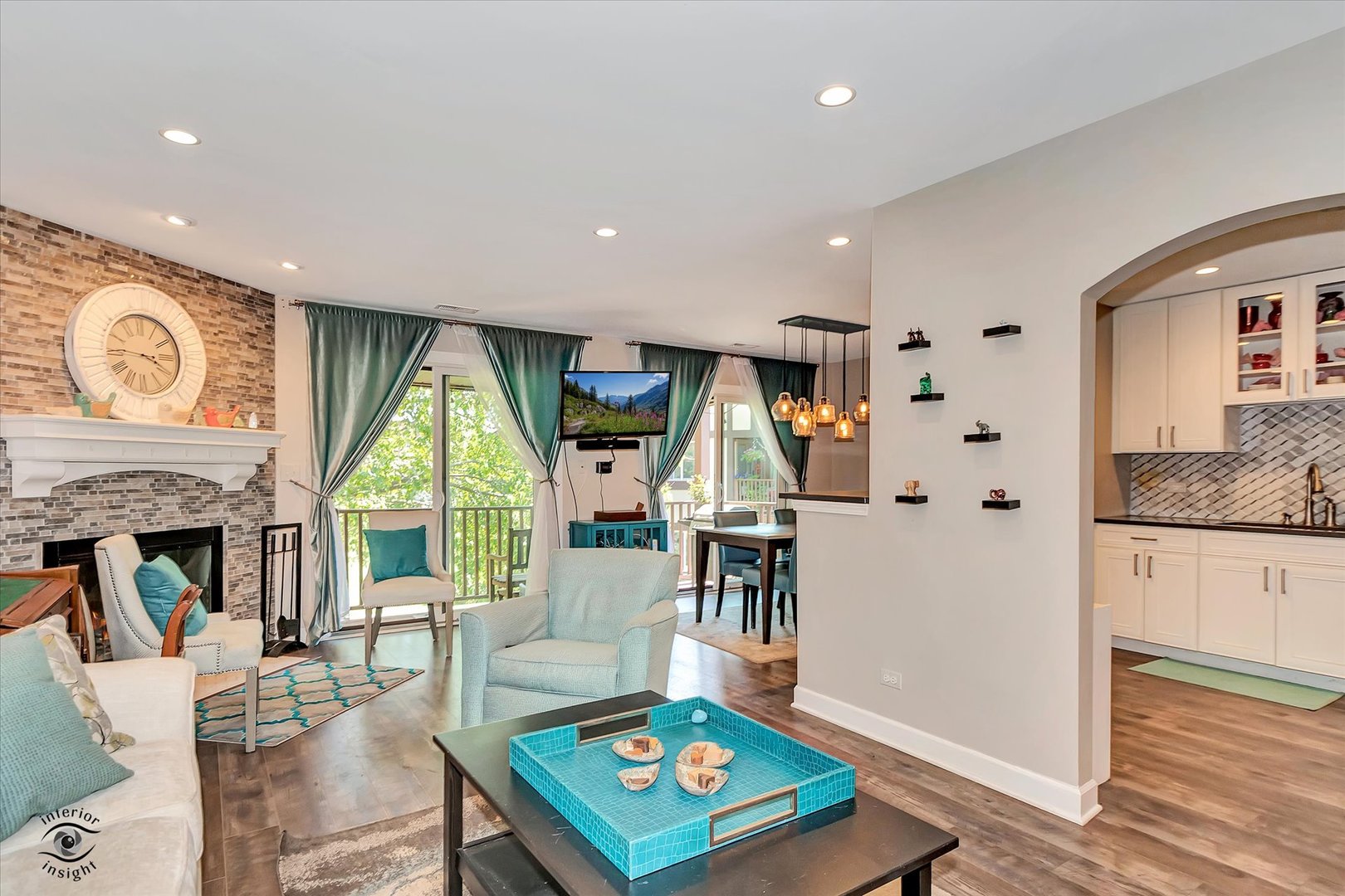 423 Ramblewood Drive #D, Glen Ellyn, IL 60137