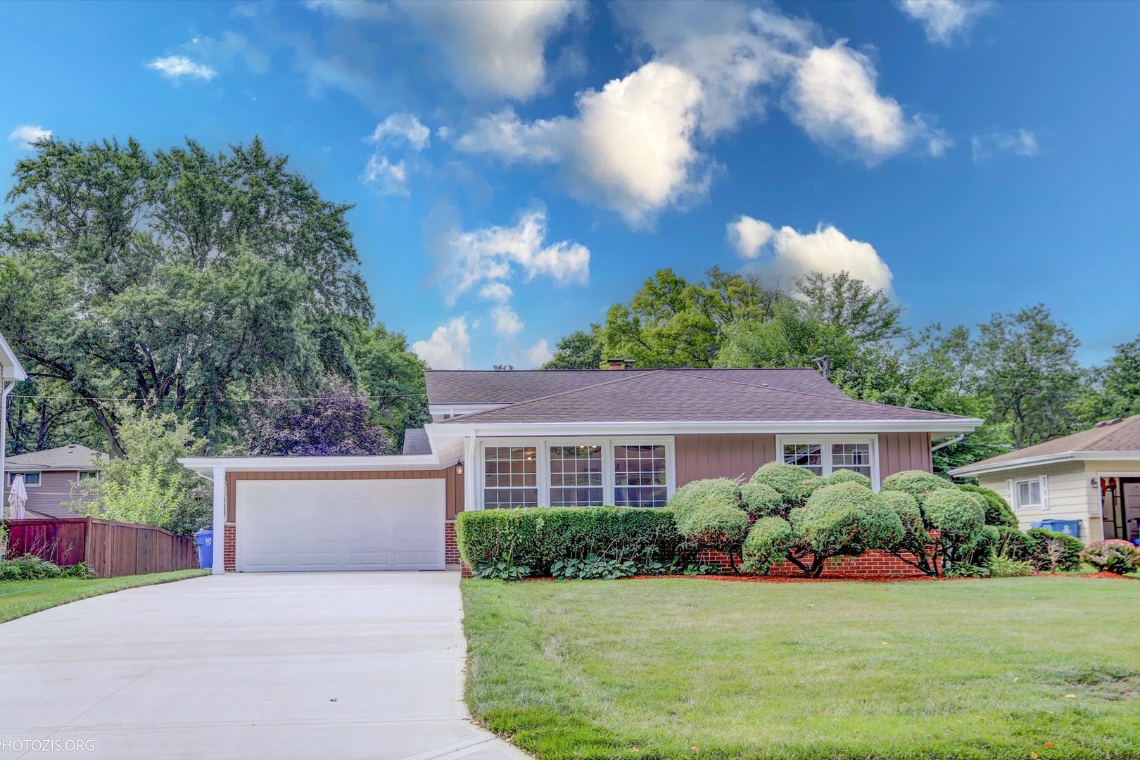 1501 E BARBERRY Lane, Mount Prospect, IL 60056